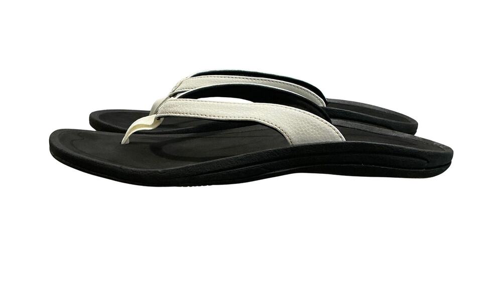 Olukai Women’s Kulapa Kai White on Black Thong Flip Flops Size 11